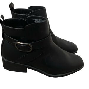 C36- Time & Tru Women’s 11  Black Ankle Boots